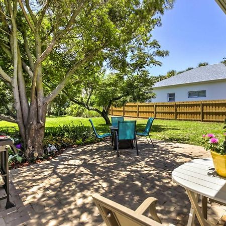 New Smyrna Beach Abode With Fire Pit, Walk To Beach! Luaran gambar