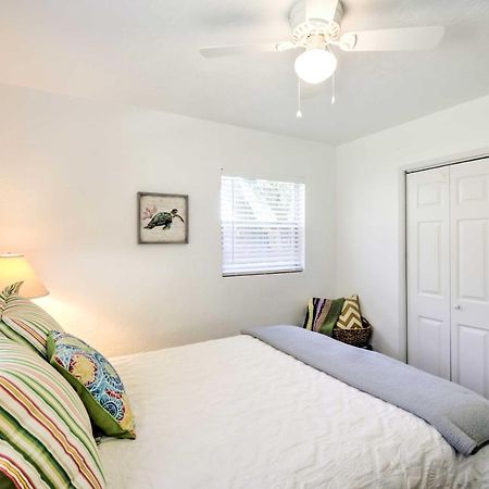 New Smyrna Beach Abode With Fire Pit, Walk To Beach! Luaran gambar