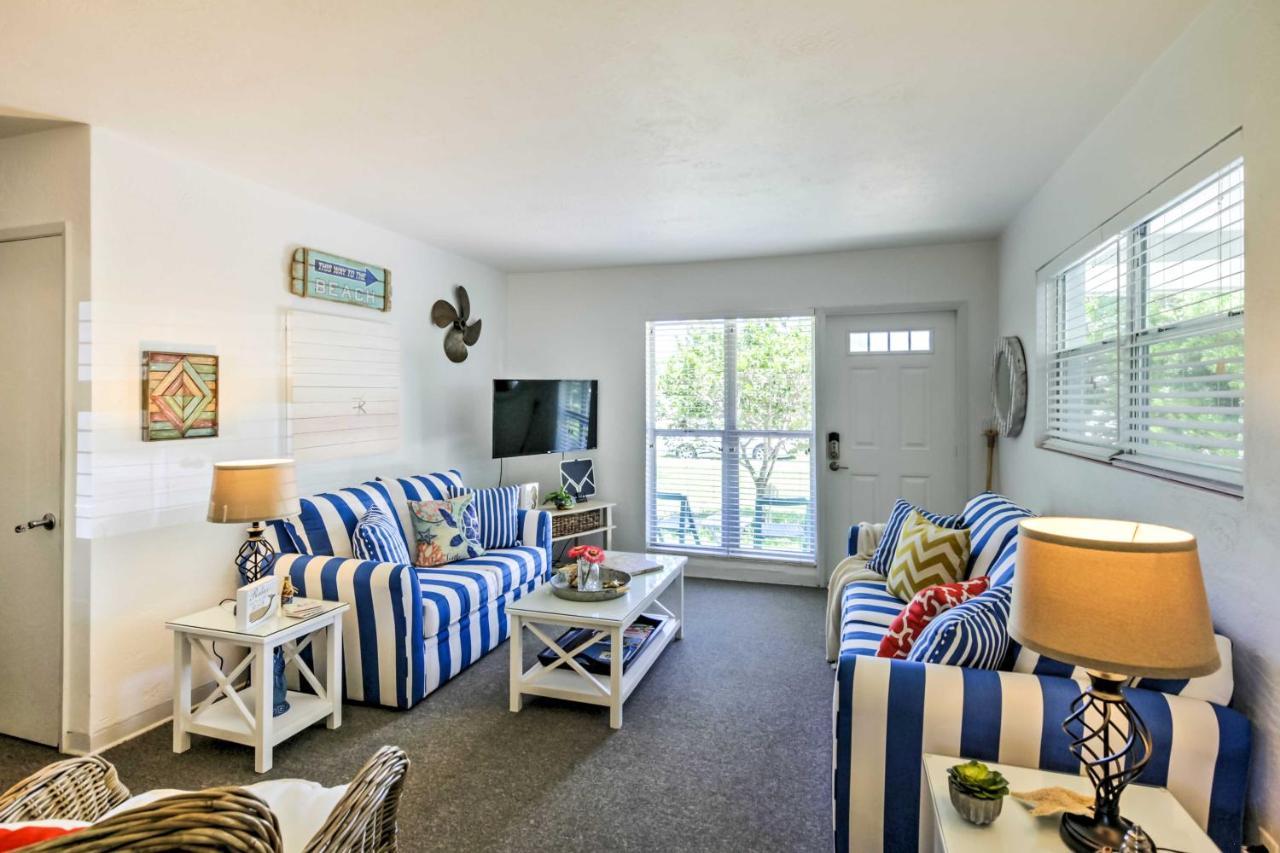 New Smyrna Beach Abode With Fire Pit, Walk To Beach! Villa Luaran gambar