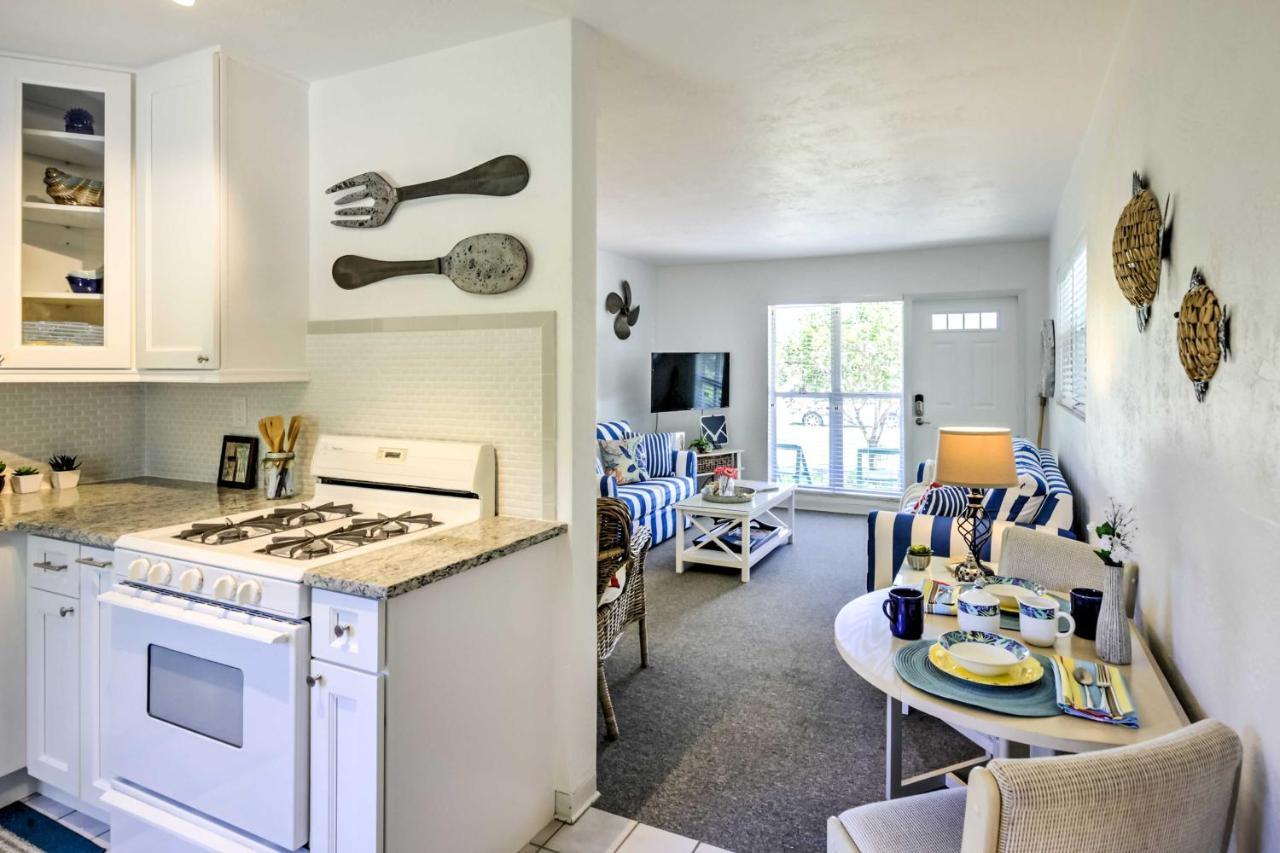 New Smyrna Beach Abode With Fire Pit, Walk To Beach! Luaran gambar