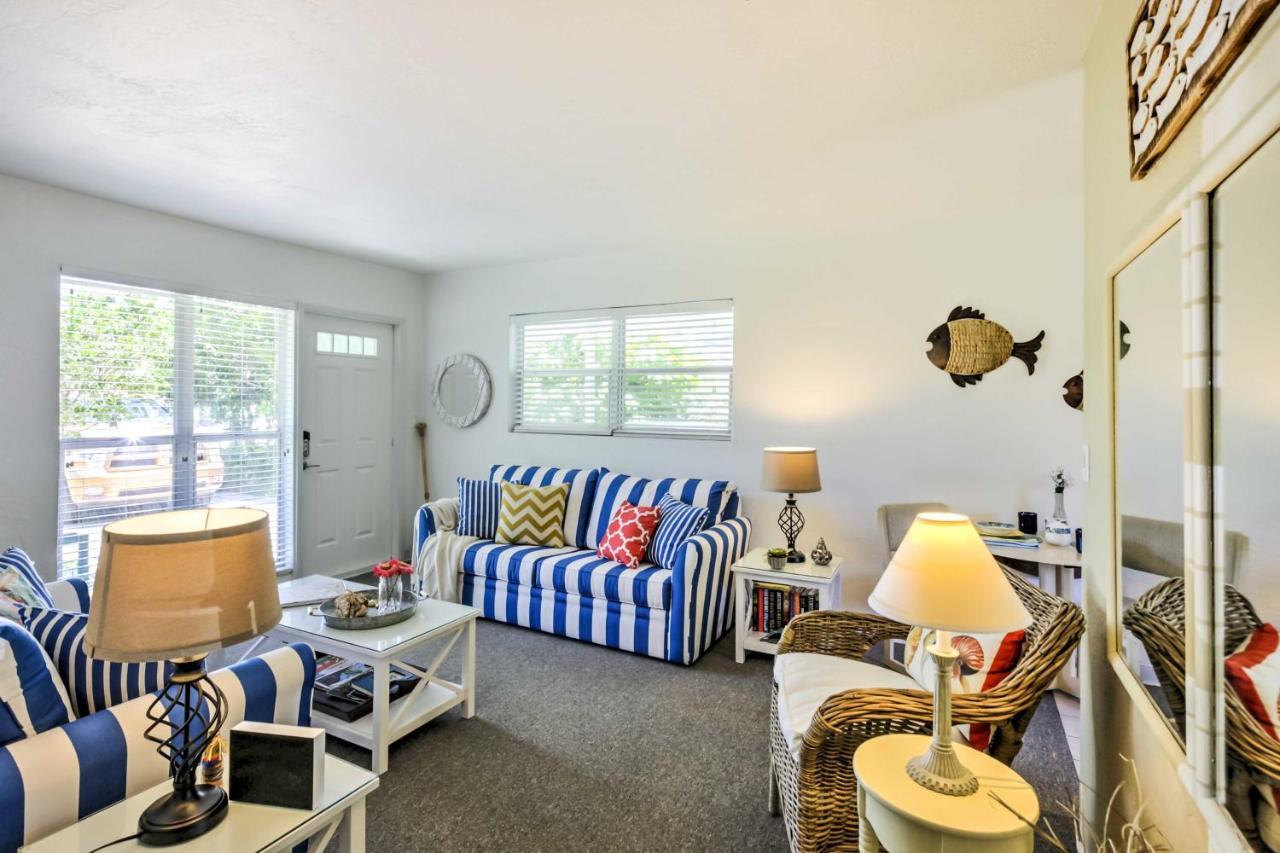 New Smyrna Beach Abode With Fire Pit, Walk To Beach! Luaran gambar