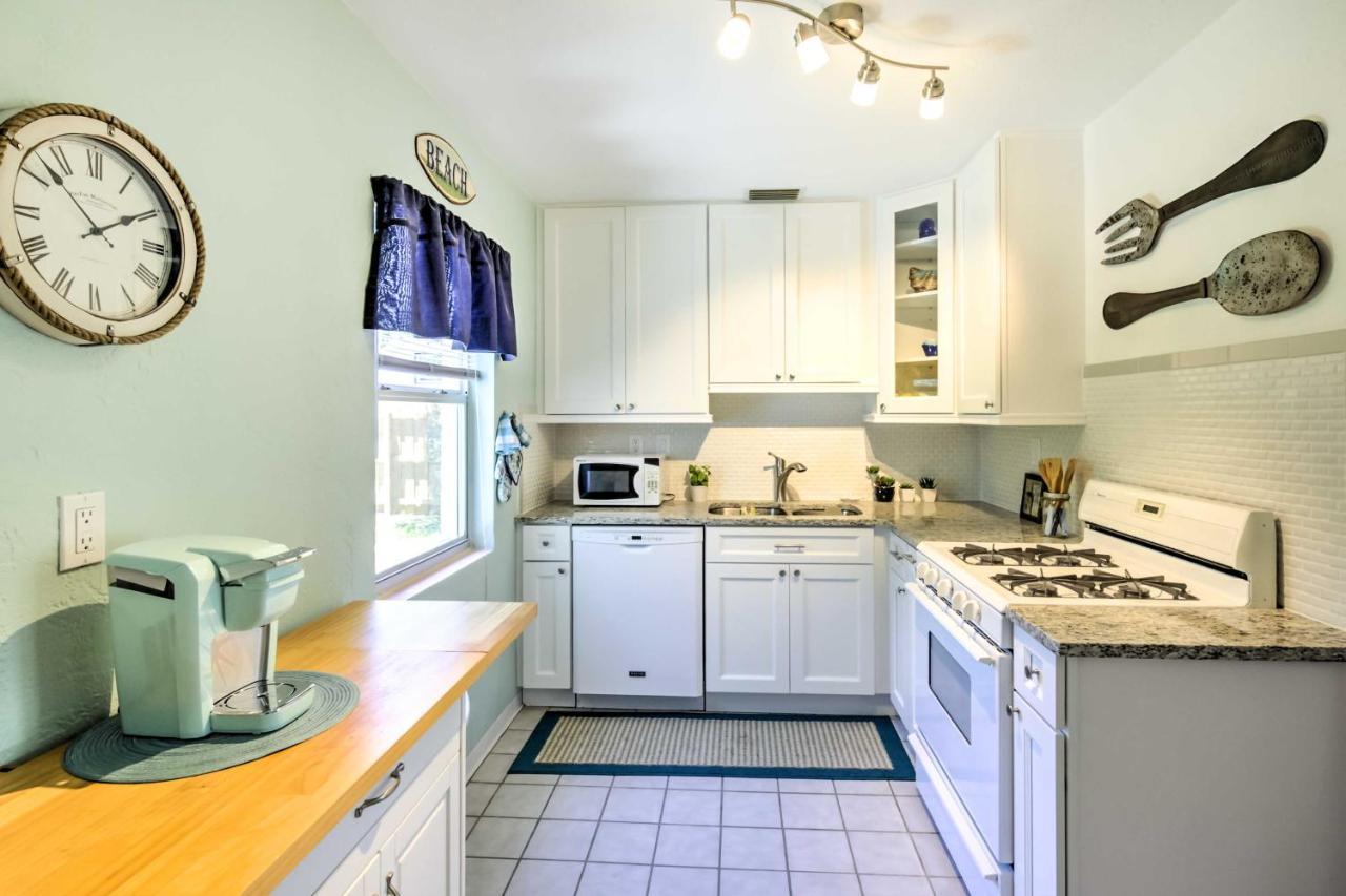 New Smyrna Beach Abode With Fire Pit, Walk To Beach! Luaran gambar