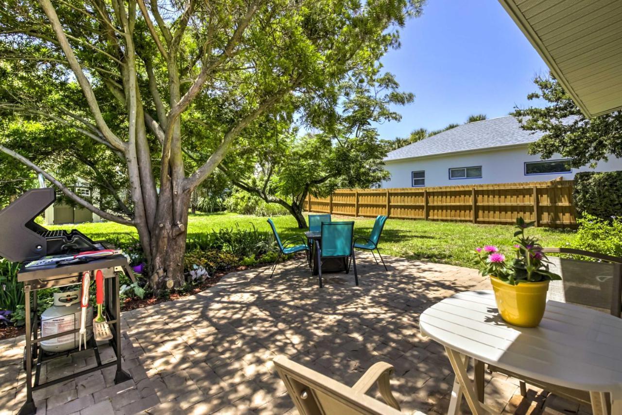 New Smyrna Beach Abode With Fire Pit, Walk To Beach! Villa Luaran gambar