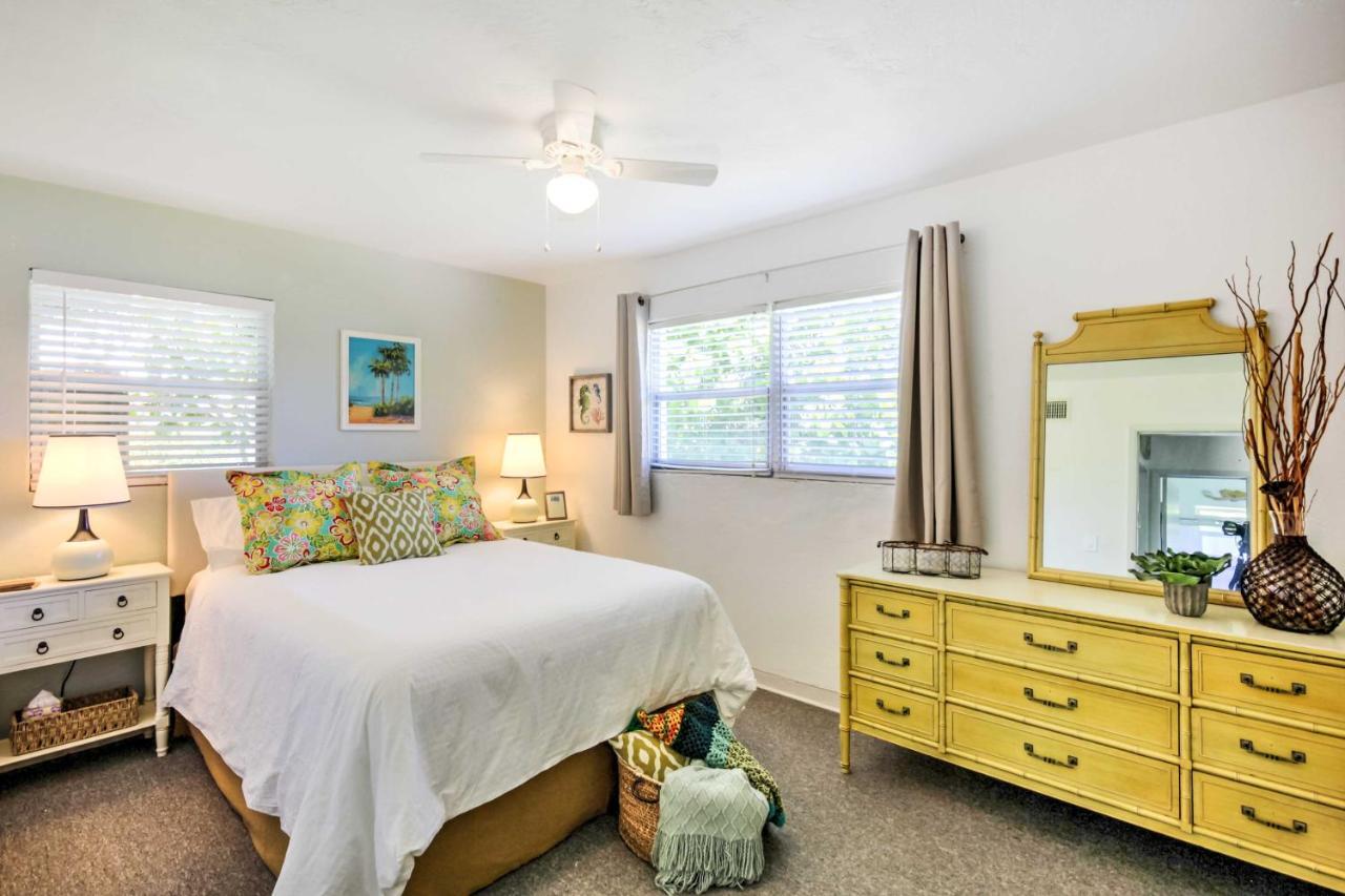 New Smyrna Beach Abode With Fire Pit, Walk To Beach! Luaran gambar