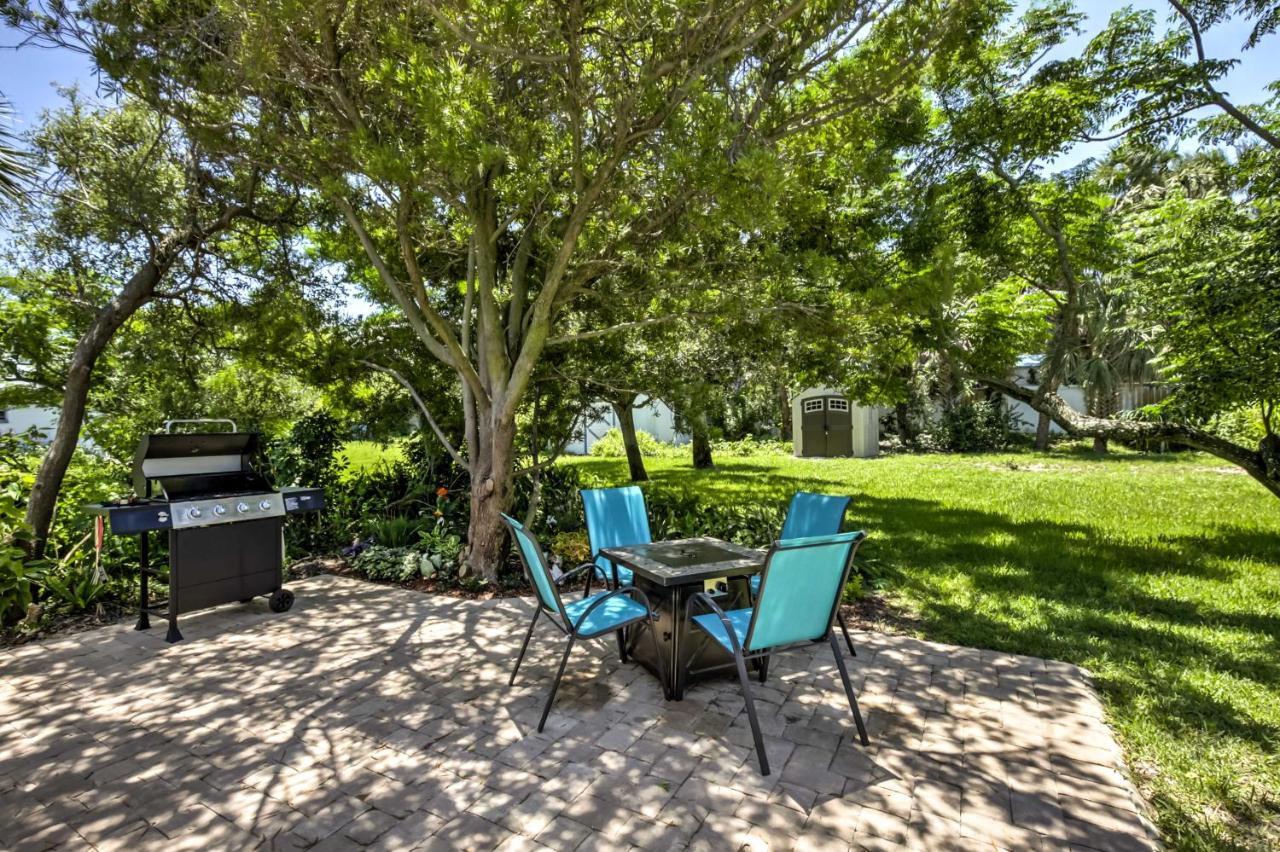 New Smyrna Beach Abode With Fire Pit, Walk To Beach! Luaran gambar